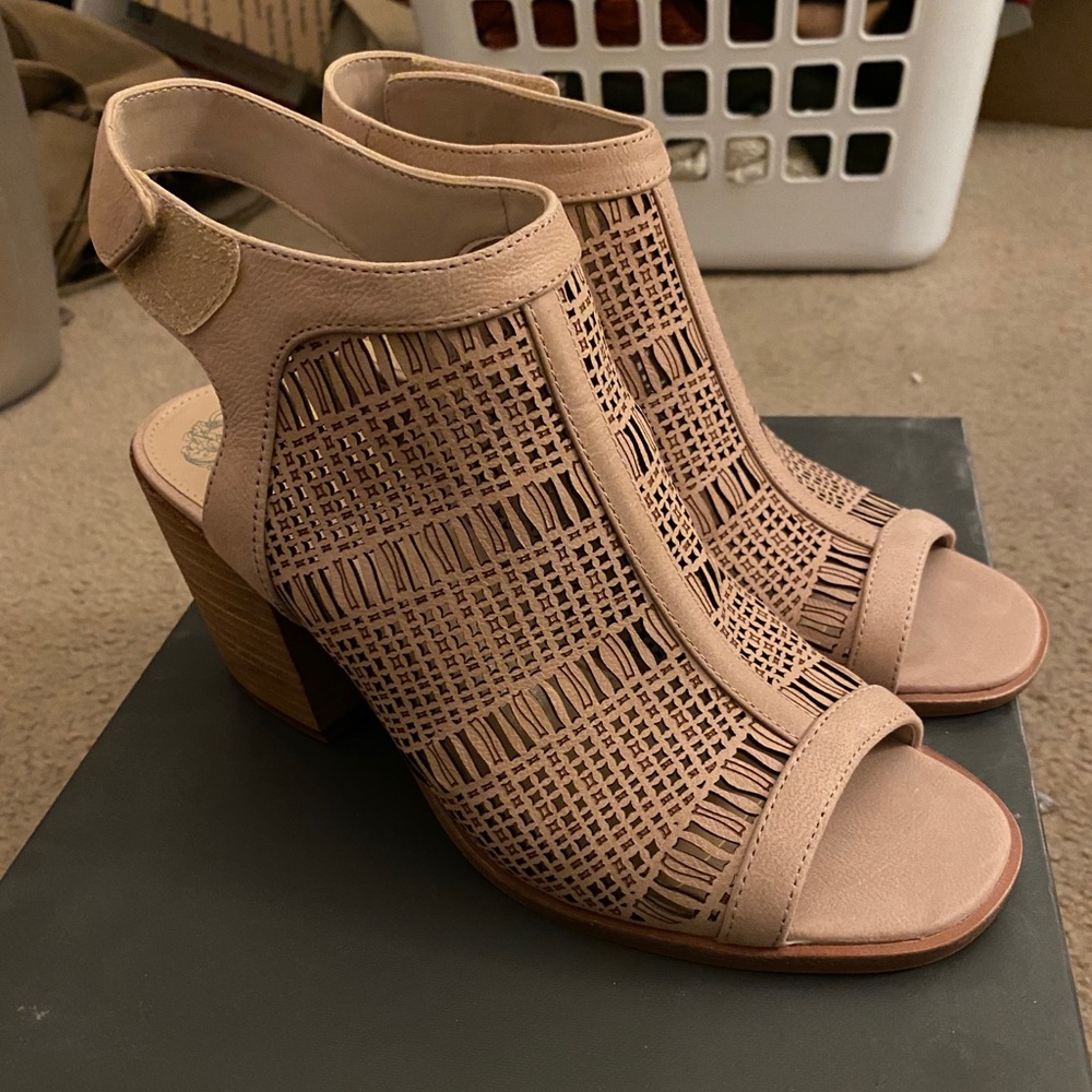 Vince Camuto small heels